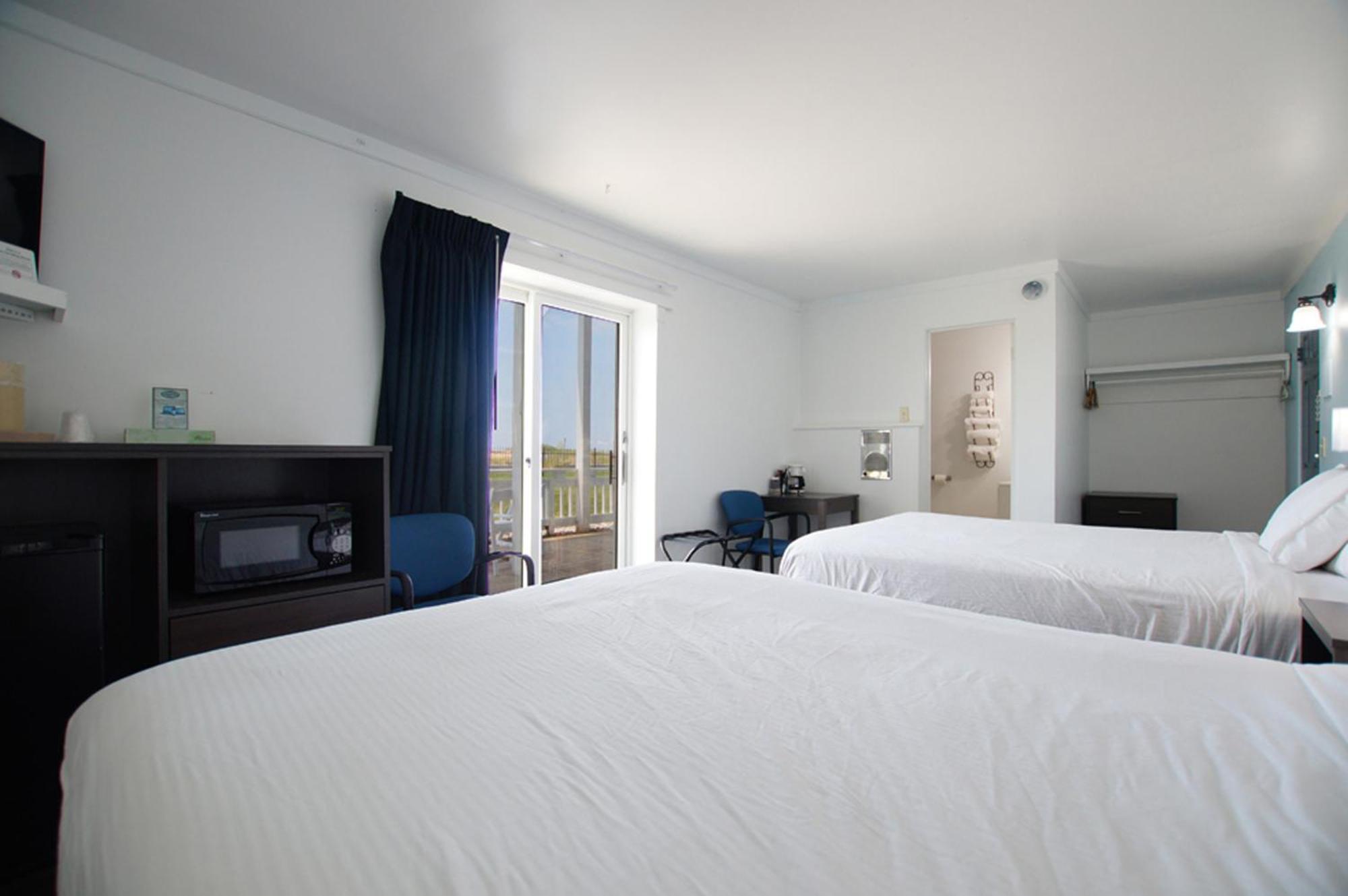 Snyders Shoreline Inn Ludington Bagian luar foto