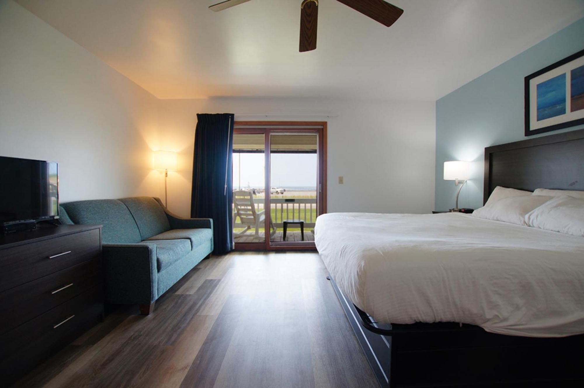 Snyders Shoreline Inn Ludington Bagian luar foto