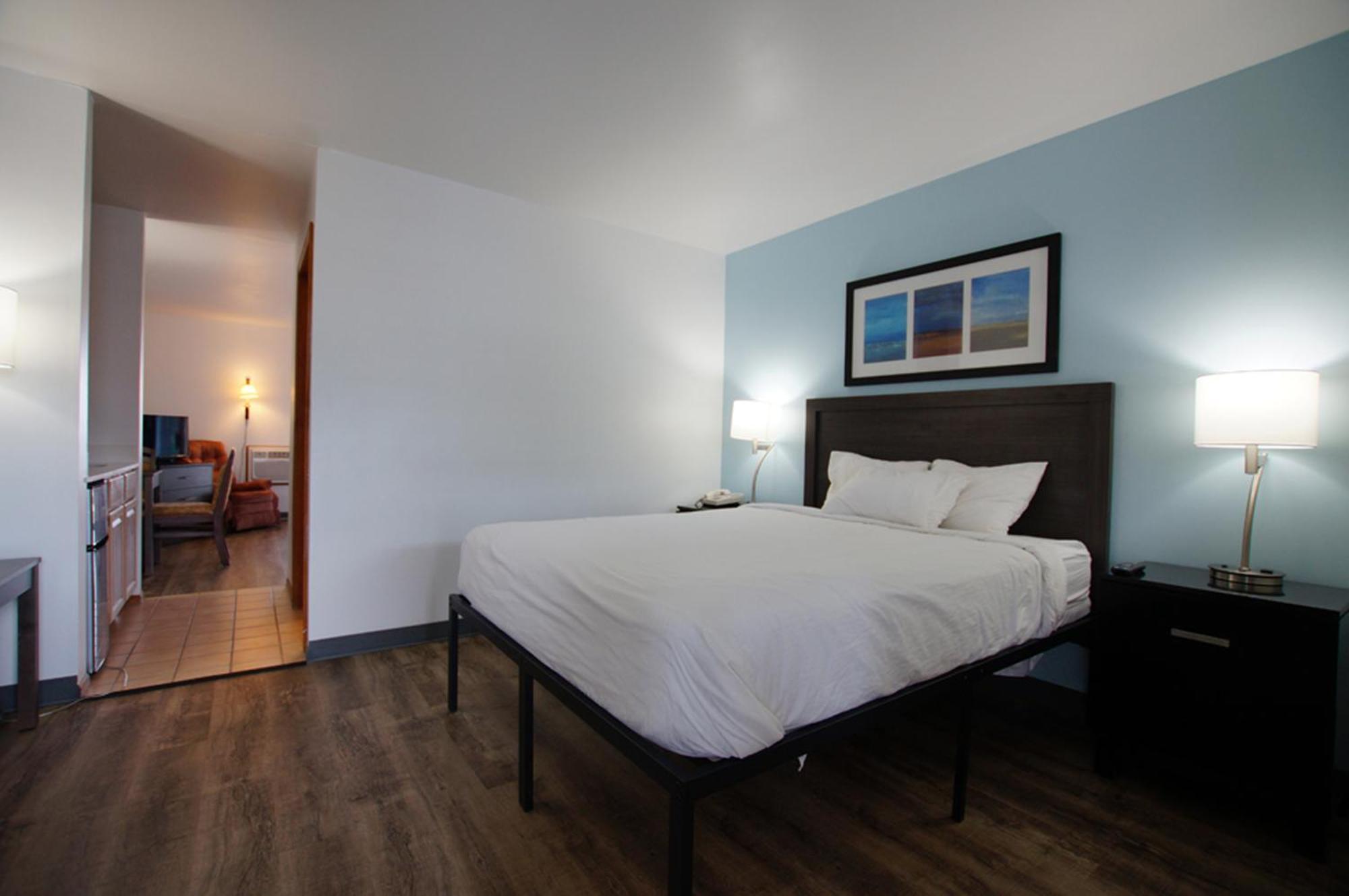 Snyders Shoreline Inn Ludington Bagian luar foto