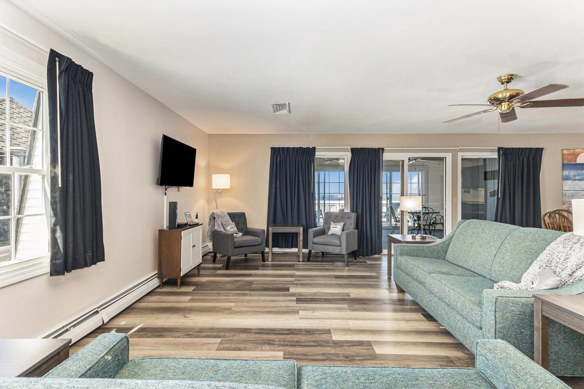 Snyders Shoreline Inn Ludington Bagian luar foto