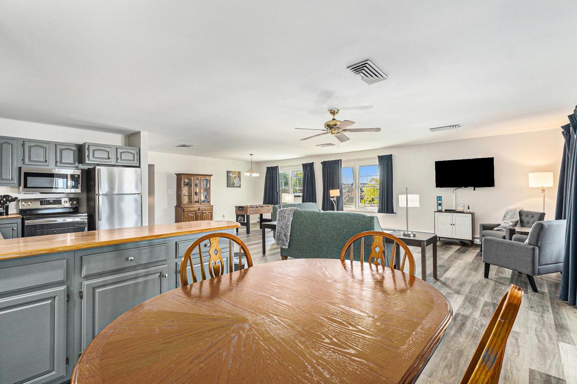 Snyders Shoreline Inn Ludington Bagian luar foto