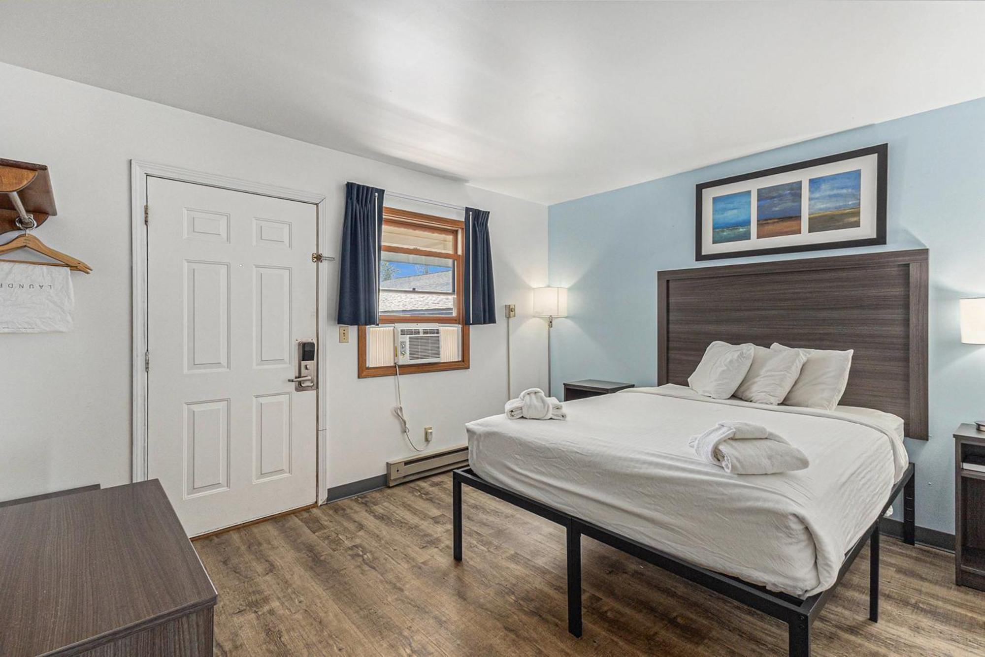 Snyders Shoreline Inn Ludington Bagian luar foto