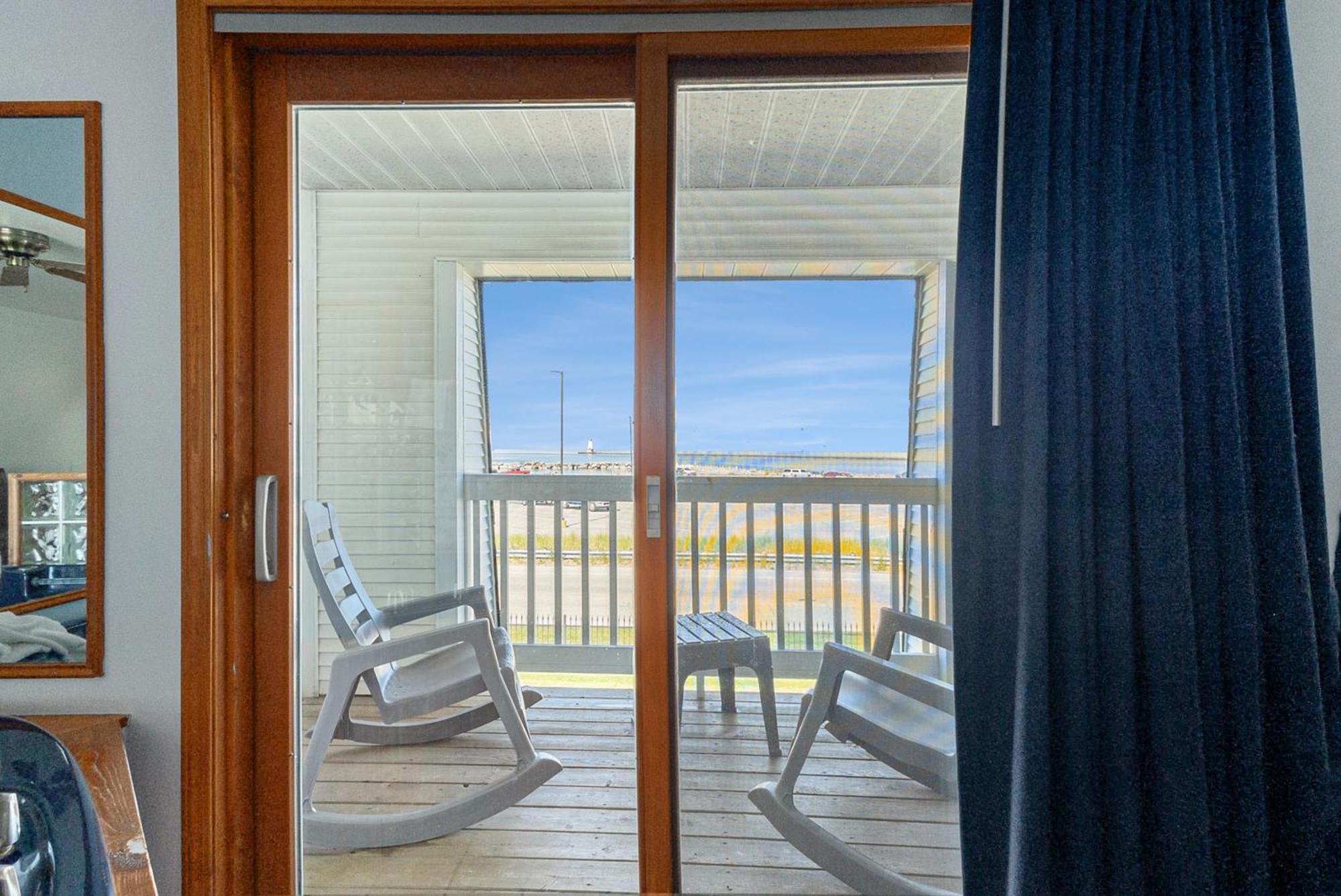 Snyders Shoreline Inn Ludington Bagian luar foto