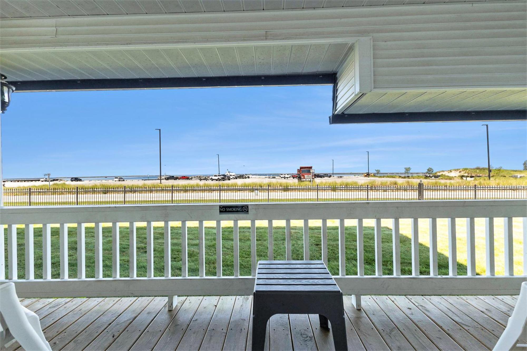 Snyders Shoreline Inn Ludington Bagian luar foto